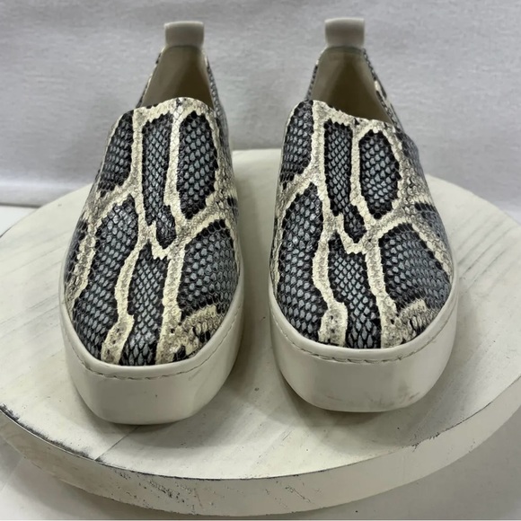 Vince Leather Slip On Platform Sneakers Size US 7.5 Saxon Blue Snake NEVER WORN - Picture 3 of 5